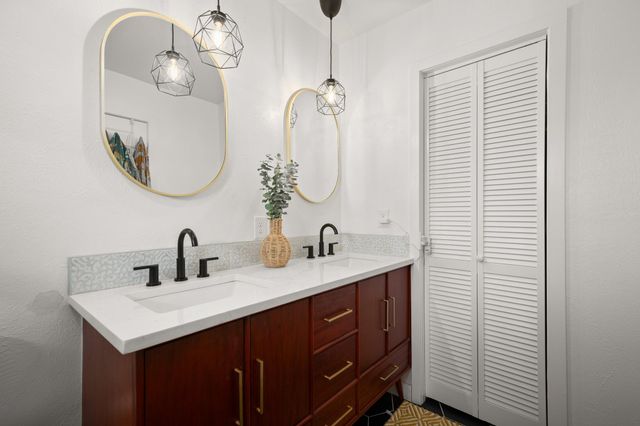 11900 Oakbrook DR, Austin, TX 78753