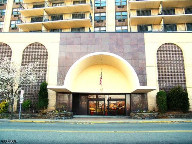 7855 Boulevard East 11F, North Bergen Twp., NJ 07047