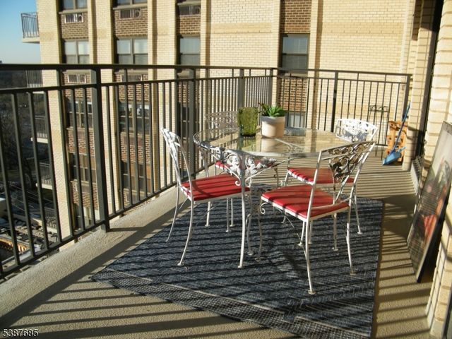 7855 Boulevard East 11F, North Bergen Twp., NJ 07047