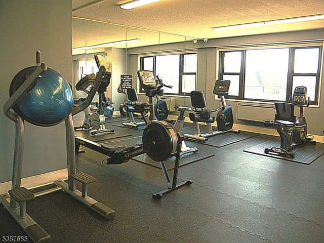 7855 Boulevard East 11F, North Bergen Twp., NJ 07047