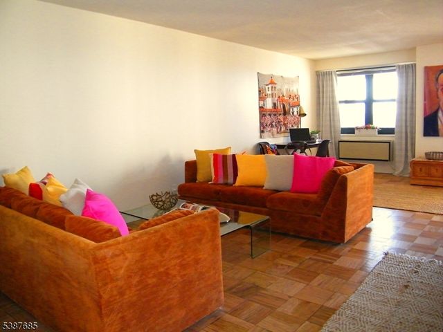 7855 Boulevard East 11F, North Bergen Twp., NJ 07047