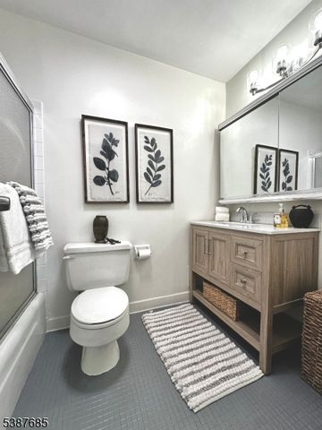 7855 Boulevard East 11F, North Bergen Twp., NJ 07047