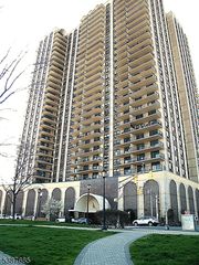 7855 Boulevard East 11F, North Bergen Twp., NJ 07047