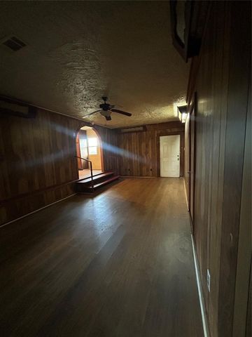 530 W 1st Street, Freeport, TX 77541