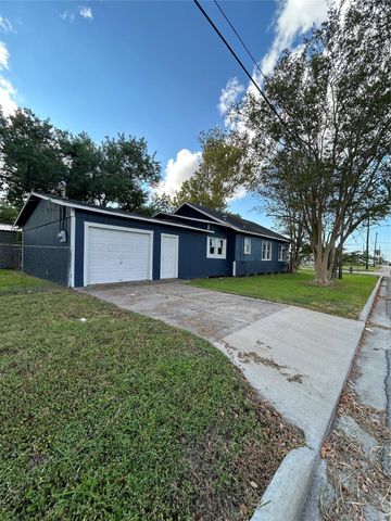 530 W 1st Street, Freeport, TX 77541