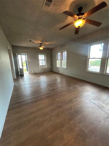 530 W 1st Street, Freeport, TX 77541