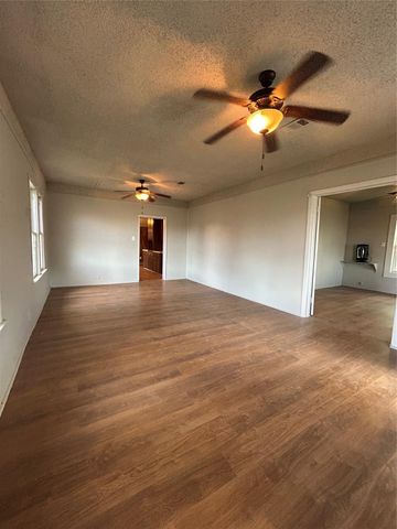 530 W 1st Street, Freeport, TX 77541