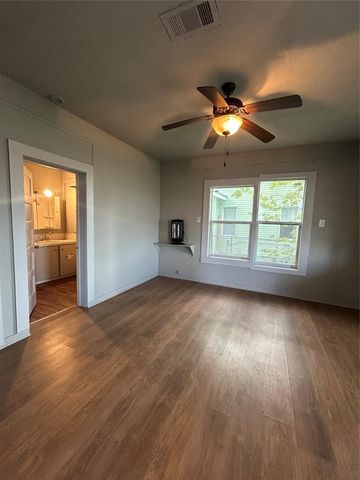 530 W 1st Street, Freeport, TX 77541