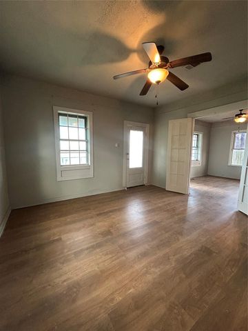 530 W 1st Street, Freeport, TX 77541