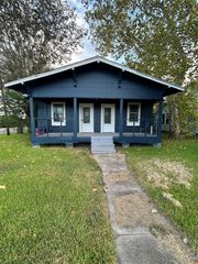 530 W 1st Street, Freeport, TX 77541