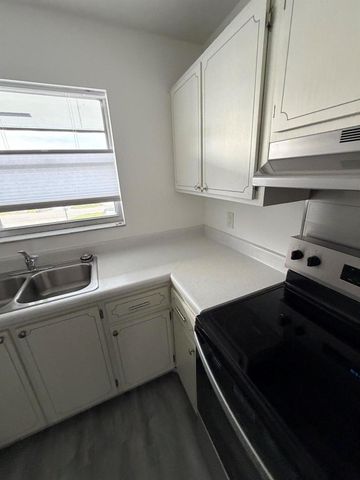 420 W Palm Street 24, Lantana, FL 33462