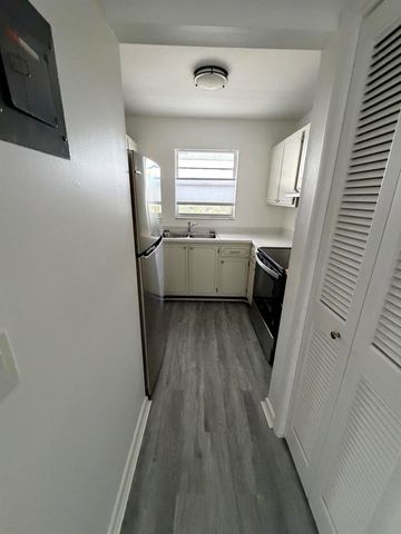 420 W Palm Street 24, Lantana, FL 33462