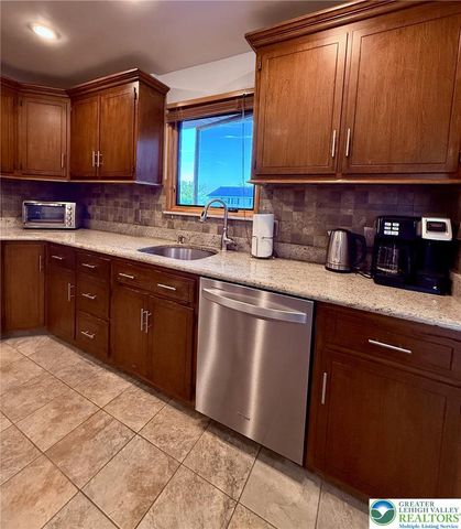 4232 Ammon Way, Whitehall Twp, PA 18052