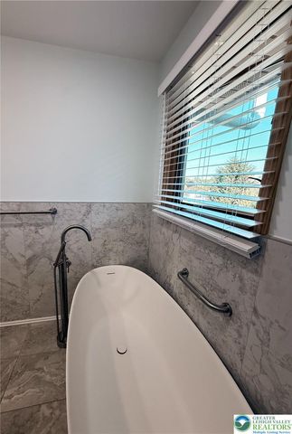 4232 Ammon Way, Whitehall Twp, PA 18052