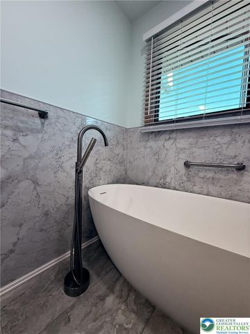 4232 Ammon Way, Whitehall Twp, PA 18052
