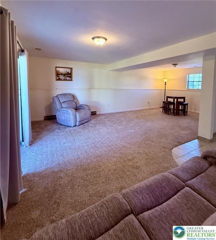 4232 Ammon Way, Whitehall Twp, PA 18052
