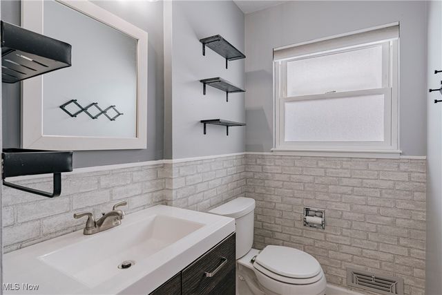 4005 W 213th Street, Fairview Park, OH 44126