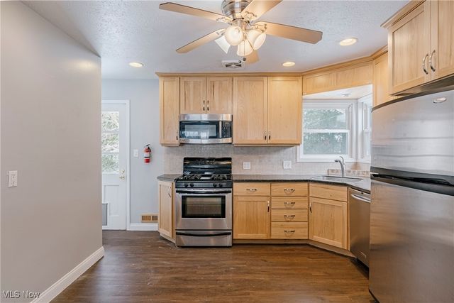 4005 W 213th Street, Fairview Park, OH 44126