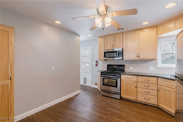 4005 W 213th Street, Fairview Park, OH 44126