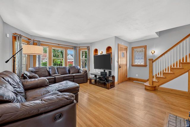 5532 N Lydell AVENUE, Whitefish Bay, WI 53217