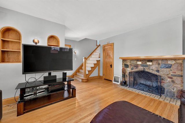 5532 N Lydell AVENUE, Whitefish Bay, WI 53217