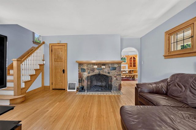 5532 N Lydell AVENUE, Whitefish Bay, WI 53217