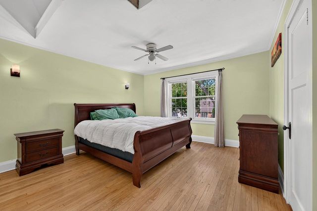 5532 N Lydell AVENUE, Whitefish Bay, WI 53217