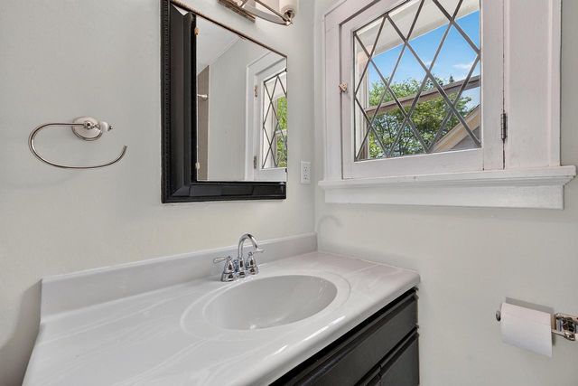 5532 N Lydell AVENUE, Whitefish Bay, WI 53217