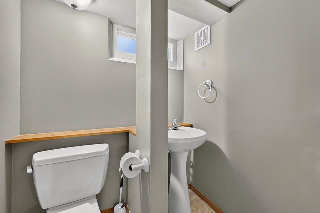 5532 N Lydell AVENUE, Whitefish Bay, WI 53217