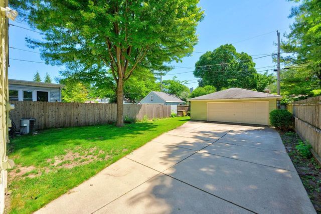 5532 N Lydell AVENUE, Whitefish Bay, WI 53217