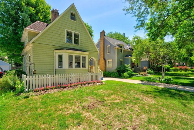 5532 N Lydell AVENUE, Whitefish Bay, WI 53217