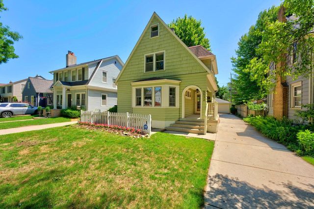5532 N Lydell AVENUE, Whitefish Bay, WI 53217