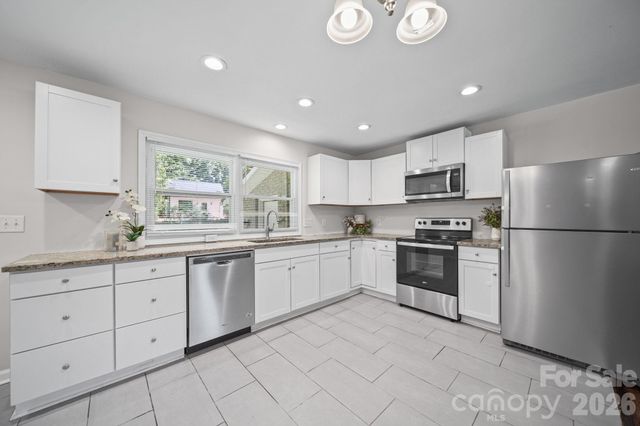 4316 Mckinley Drive, Charlotte, NC 28208