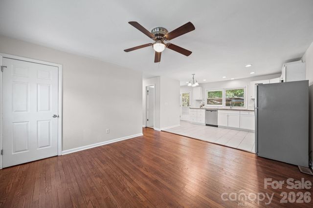 4316 Mckinley Drive, Charlotte, NC 28208