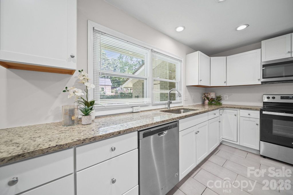 4316 Mckinley Drive, Charlotte, NC 28208