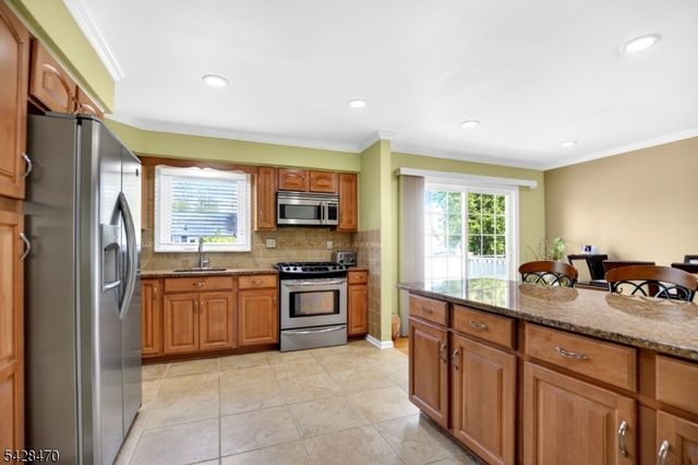 579 Grove St, Rahway City, NJ 07065