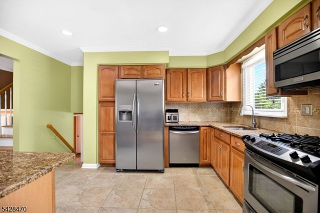 579 Grove St, Rahway City, NJ 07065