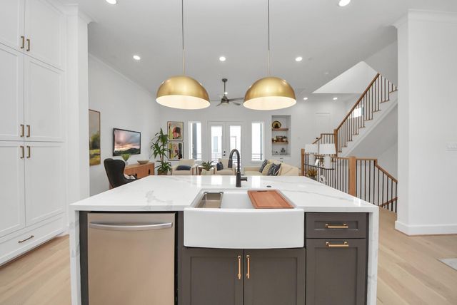 923 Fisher Street E, Houston, TX 77018