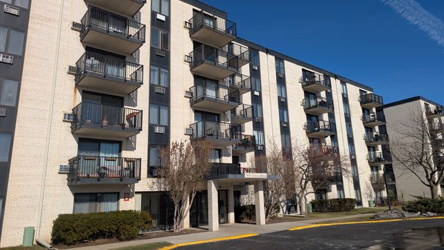 9128 W Terrace Drive 2D, Niles, IL 60714