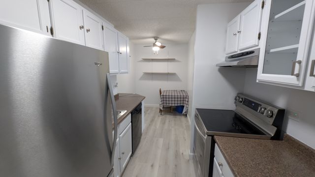 9128 W Terrace Drive 2D, Niles, IL 60714