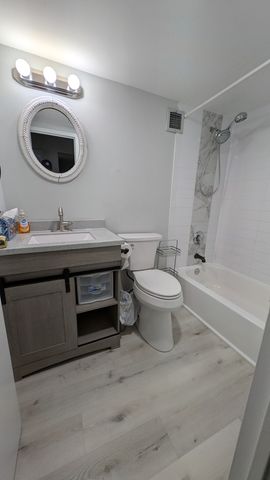 9128 W Terrace Drive 2D, Niles, IL 60714