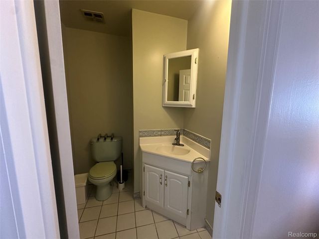 509 E University Drive, Rochester, MI 48307