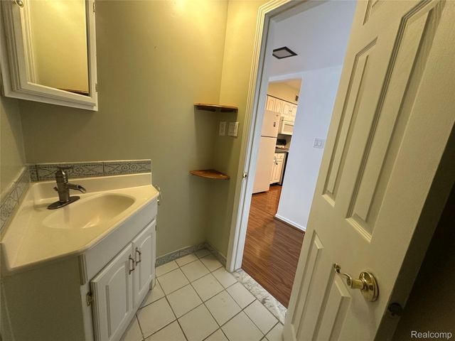 509 E University Drive, Rochester, MI 48307