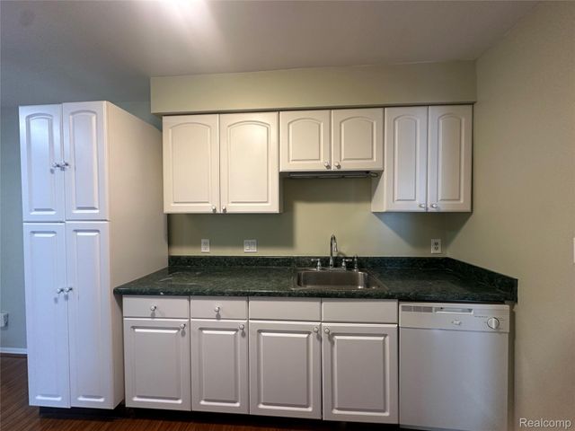 509 E University Drive, Rochester, MI 48307