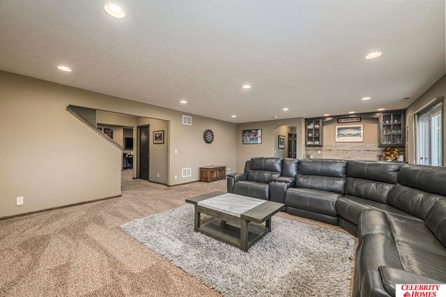 4214 N 207 Street, Elkhorn, NE 68022