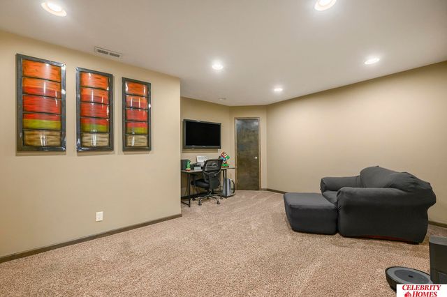 4214 N 207 Street, Elkhorn, NE 68022