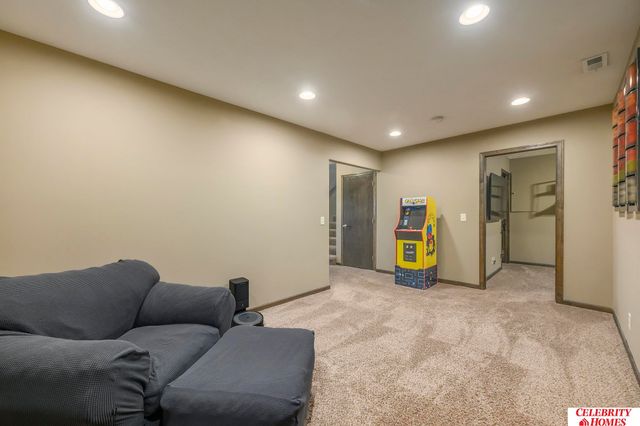 4214 N 207 Street, Elkhorn, NE 68022