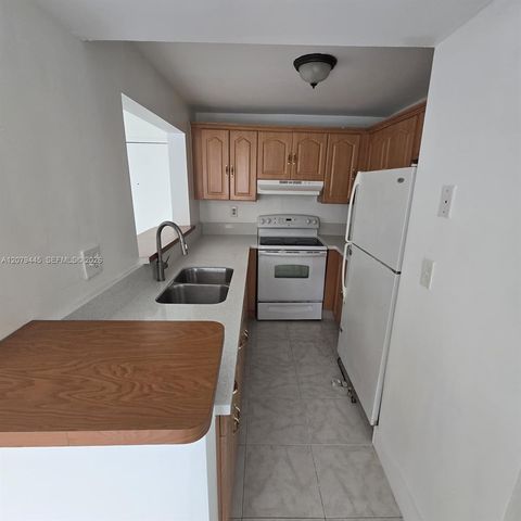 9678 Fontainebleau Boulevard 111, Miami, FL 33172