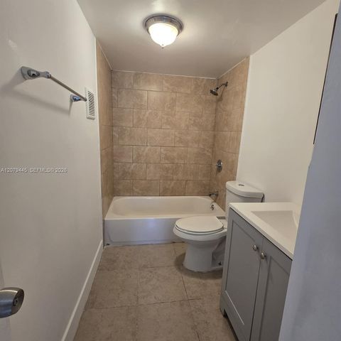 9678 Fontainebleau Boulevard 111, Miami, FL 33172