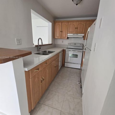 9678 Fontainebleau Boulevard 111, Miami, FL 33172